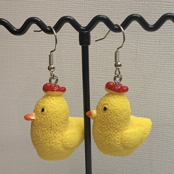 Chicken Earring, Hen Earring, Easter Earring, Silly Animal Earring, Gift Idea - Picture 4 of 4